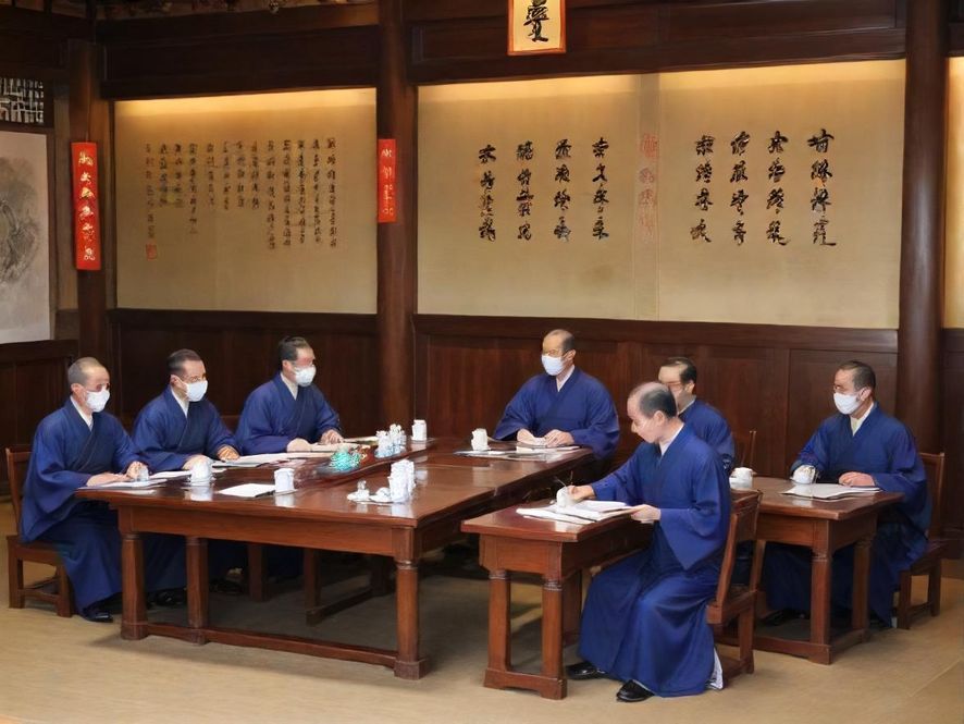 广州高端桑拿会所入口，融合现代与中式风格，营造宁静氛围